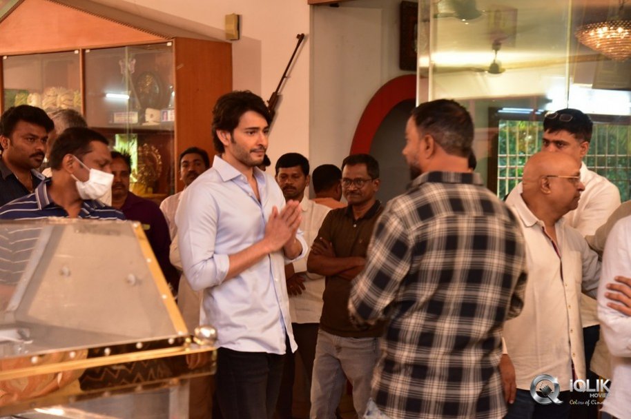 Celebrities-pay-homage-to-superstar-Krishna